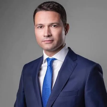 A apărut deja public că luni George Simion s-a văzut cu Robert Sigartău și cu omul lui Coldea la Sediul SRI. — fotografia 2