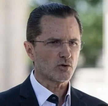 Ciolacu vrea să dea Căminele Consiliilor Județene lui Bănescu.