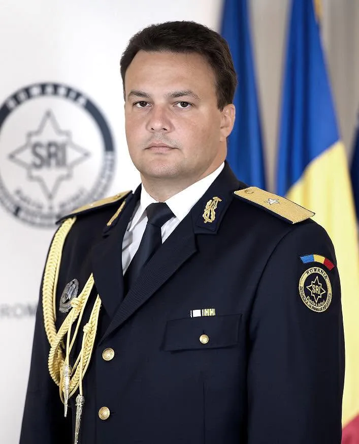 Trădătorii: Statul SRI.