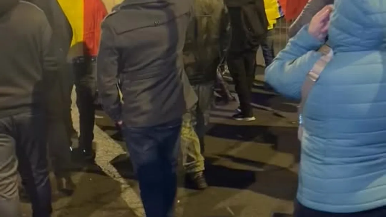 Cadru de previzualizare pentru: In jurul Cotroceniului, la colindat Iohannis