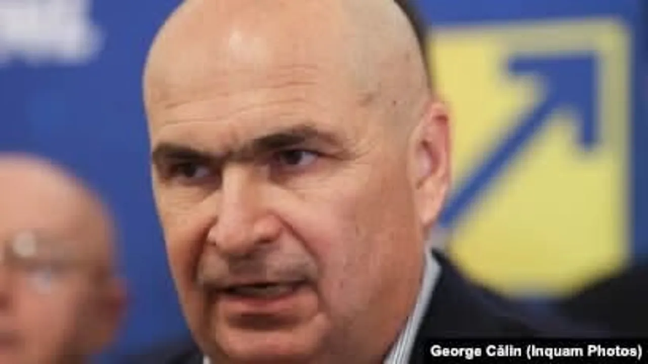 May be an image of text that says "George Călin (Inquam GeorgeCaln(nquamPhotos) Photos)"