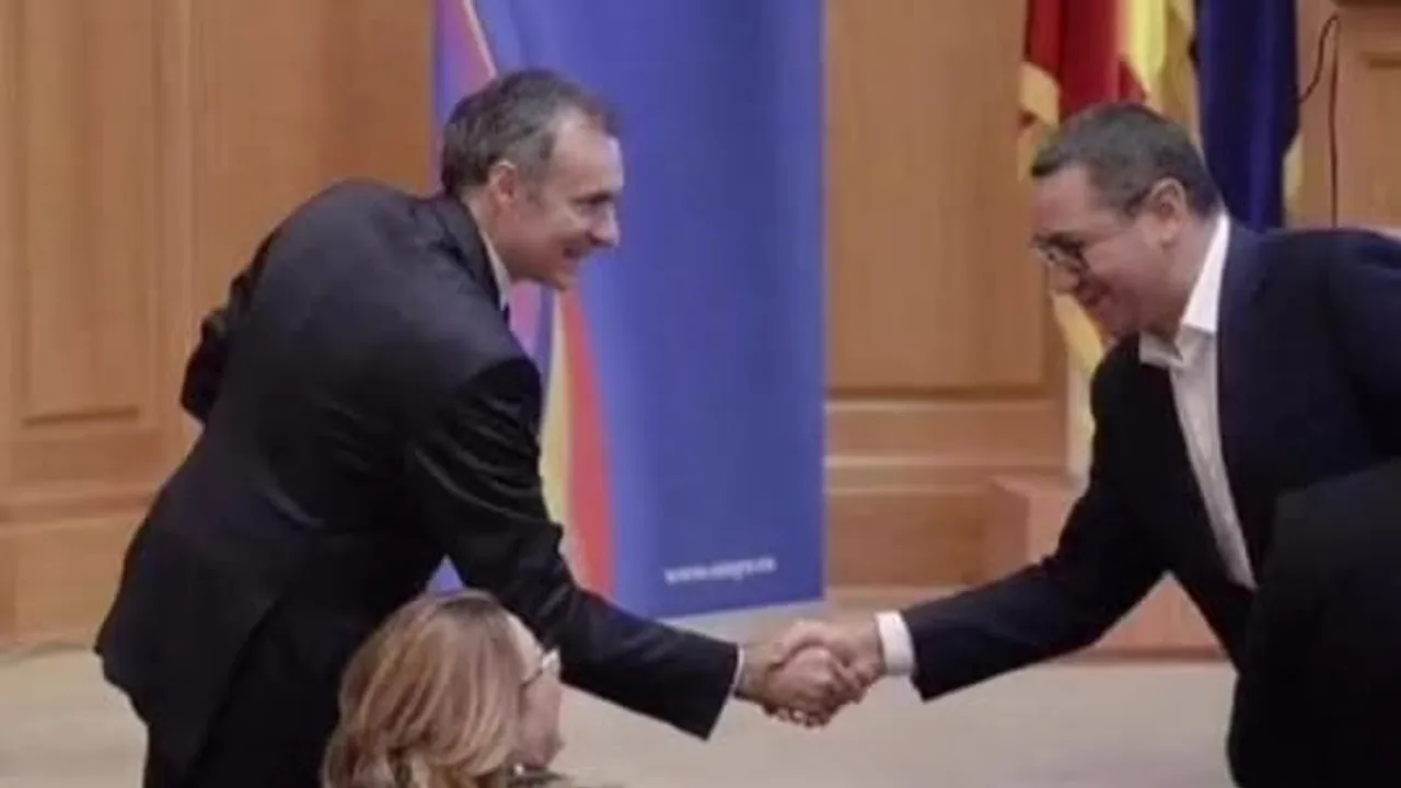 Cadru de previzualizare pentru: Două fete s-au măritat una cu alta și o să aibă un copil nou, iar Băsescu îi face campanie lui Kovesi, sau